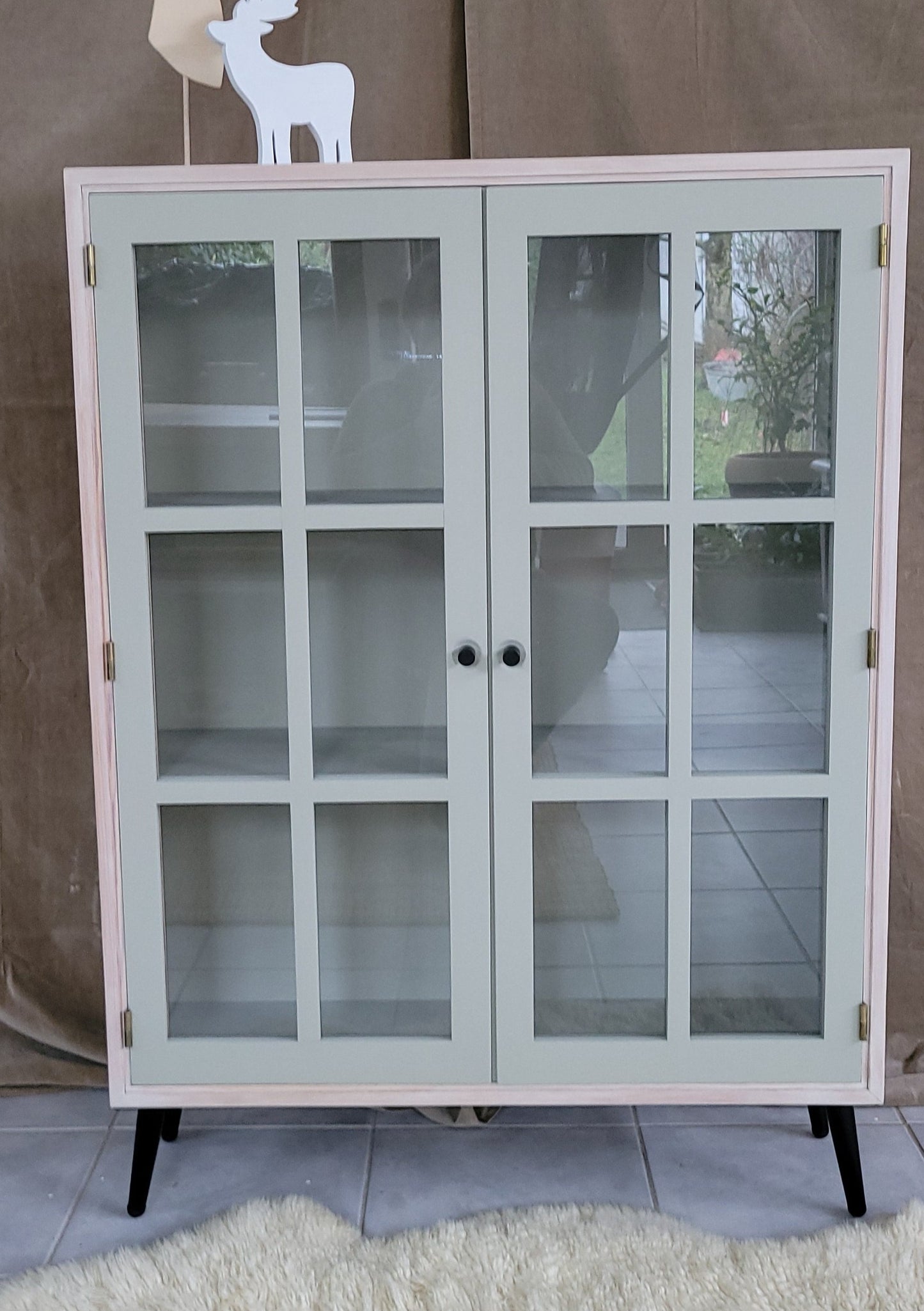 Vitrine "Jule" in schlichtem Hygge- Look