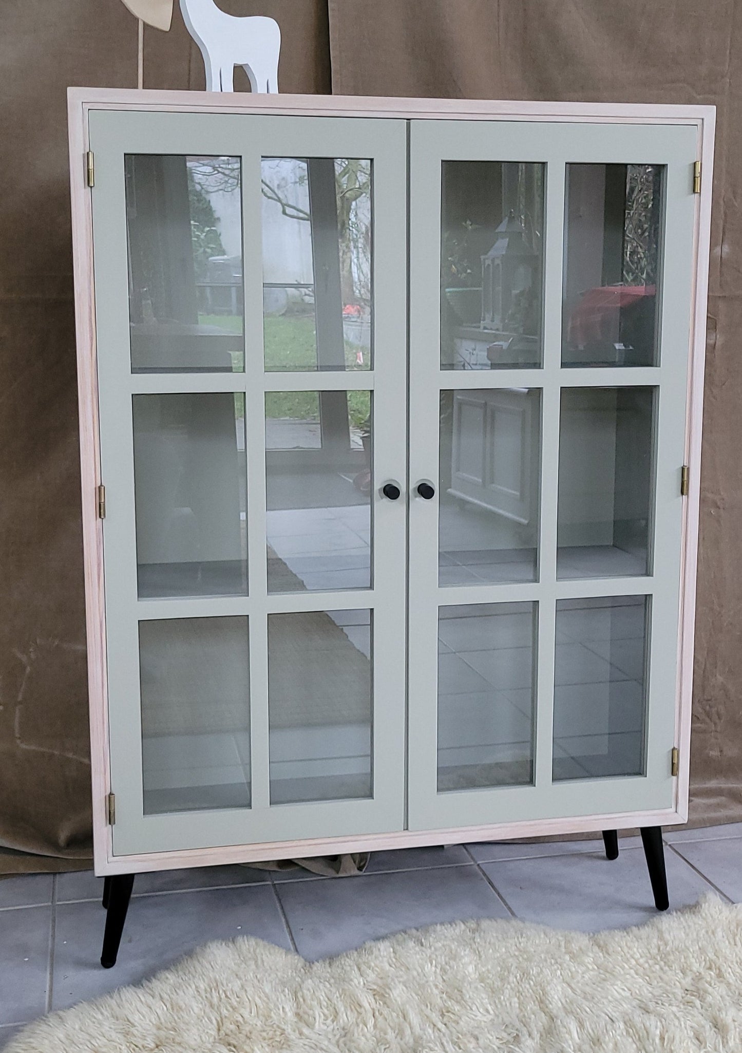 Vitrine "Jule" in schlichtem Hygge- Look