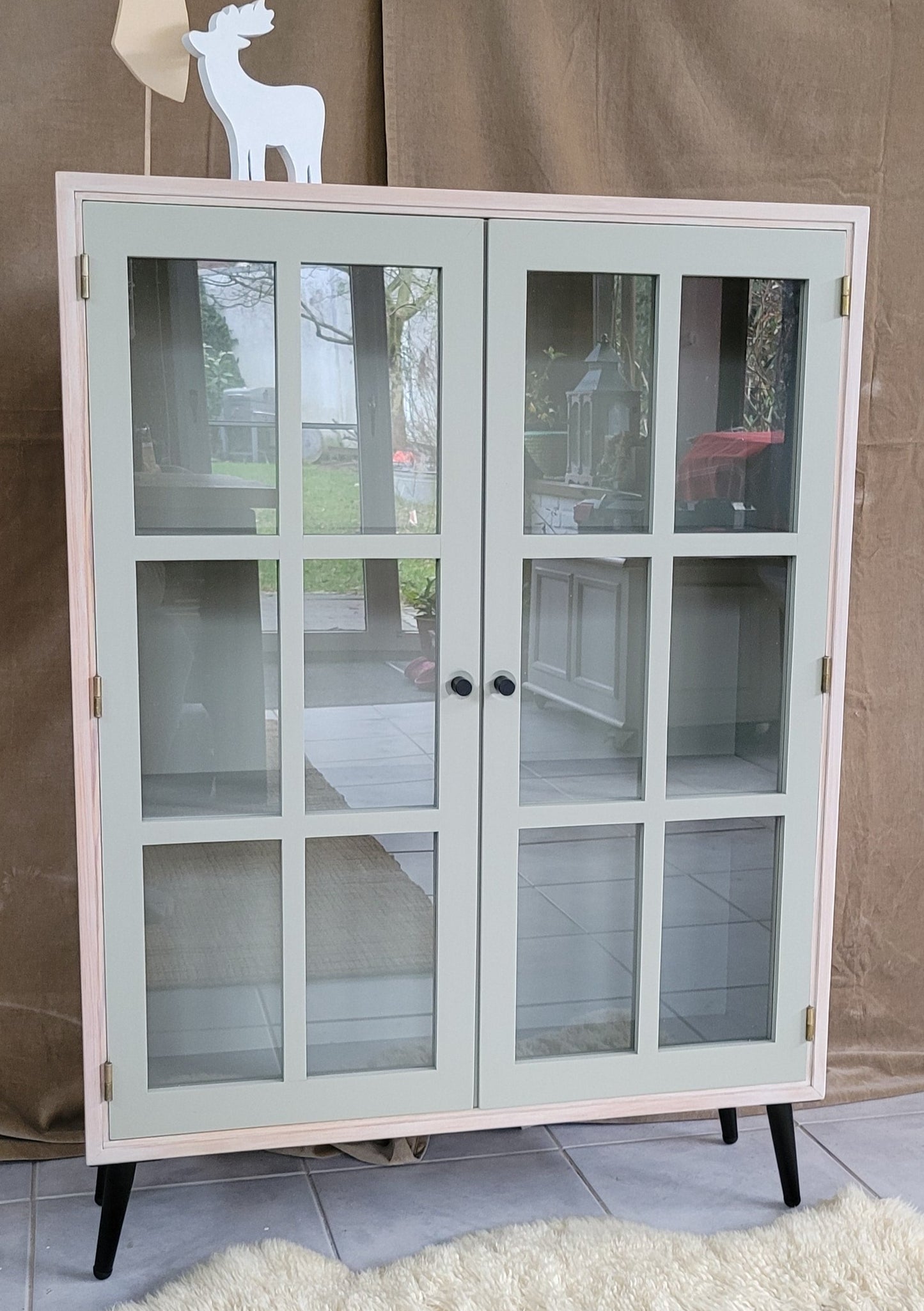 Vitrine "Jule" in schlichtem Hygge- Look