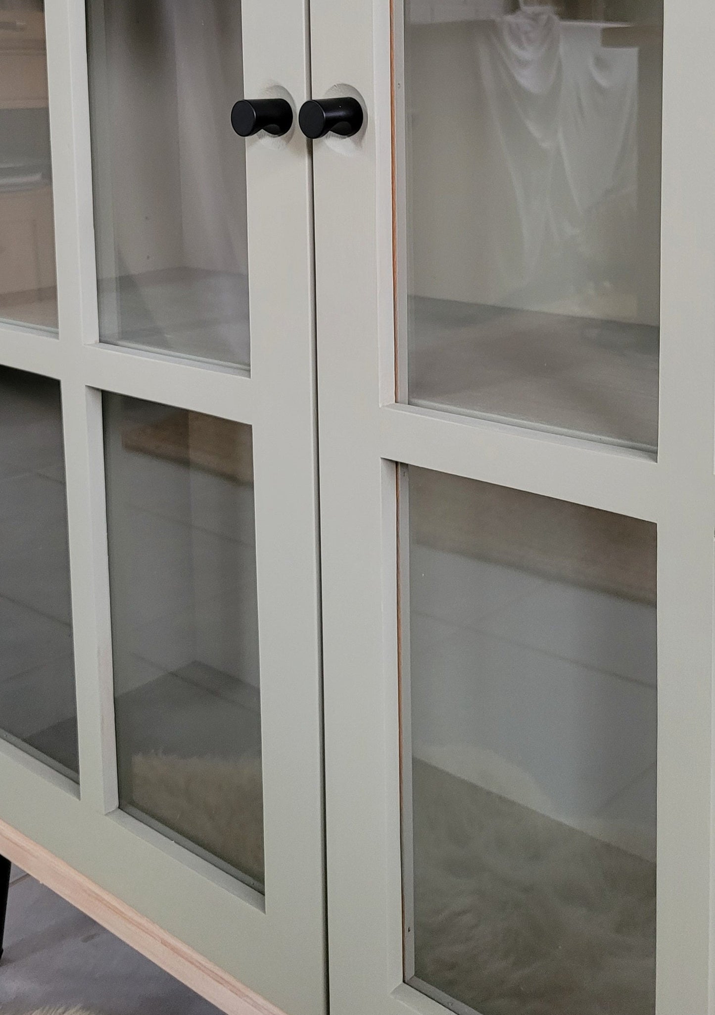 Vitrine "Jule" in schlichtem Hygge- Look