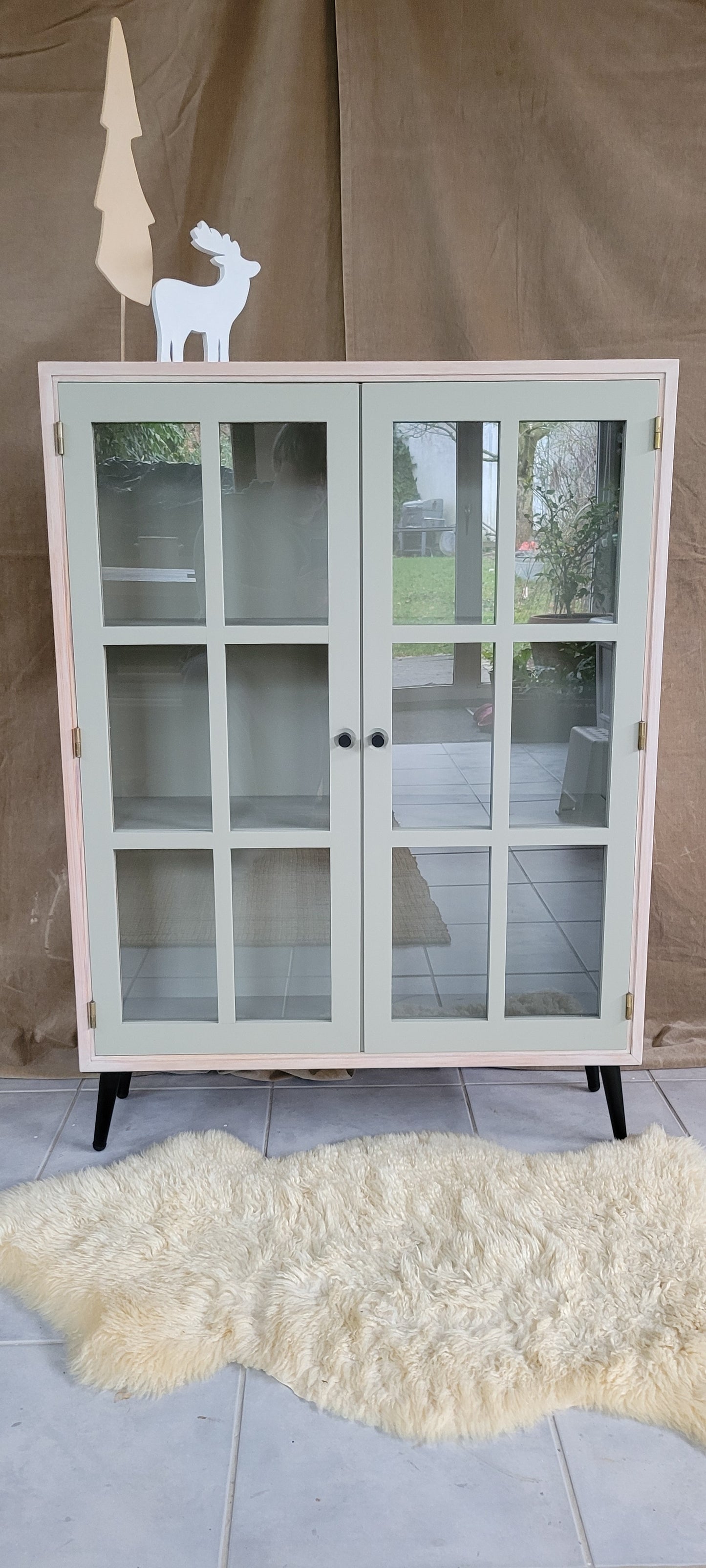 Vitrine "Jule" in schlichtem Hygge- Look