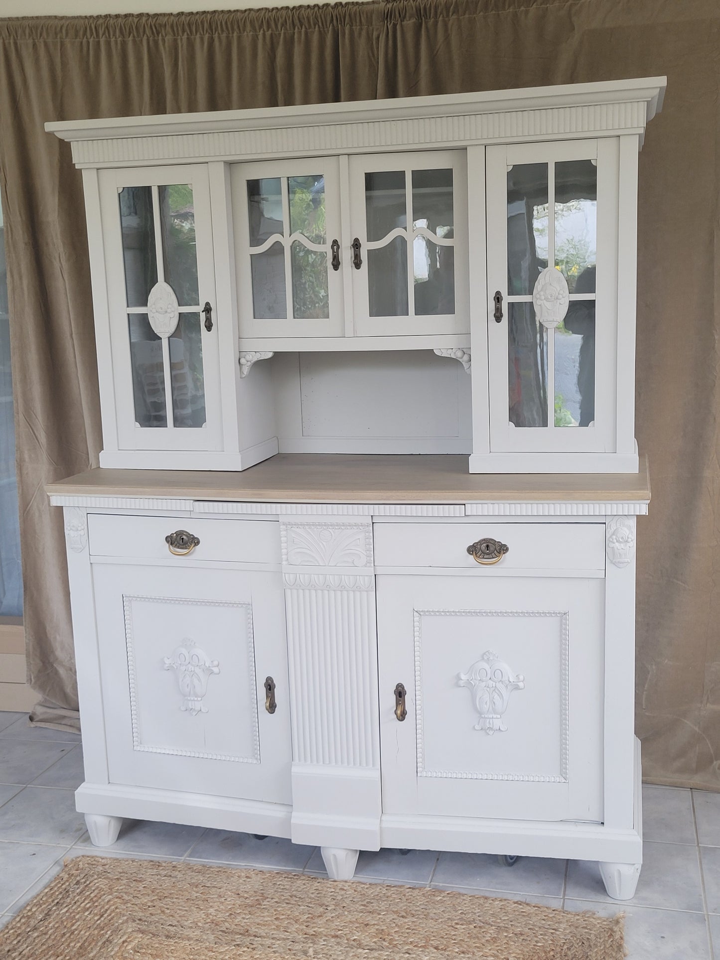Exklusives antikes Landhaus- Buffet "Amiens" neu gestaltet