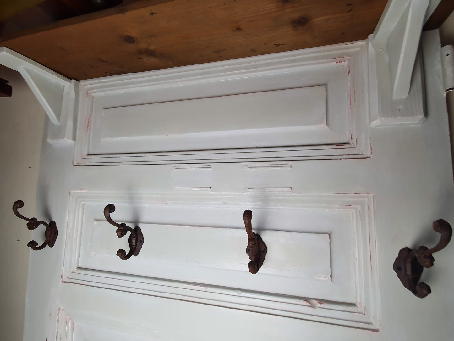 Vintage Garderobe aus alter Tür