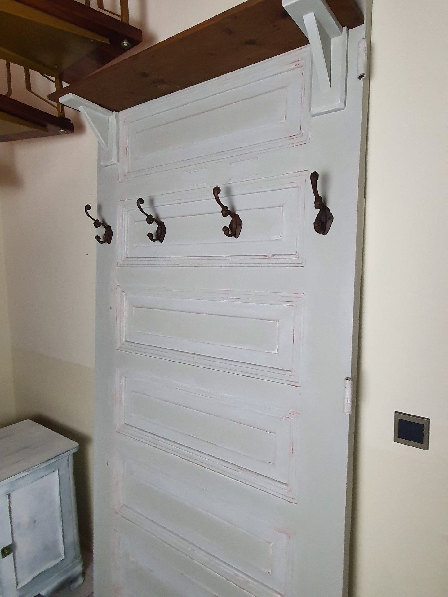 Vintage Garderobe aus alter Tür