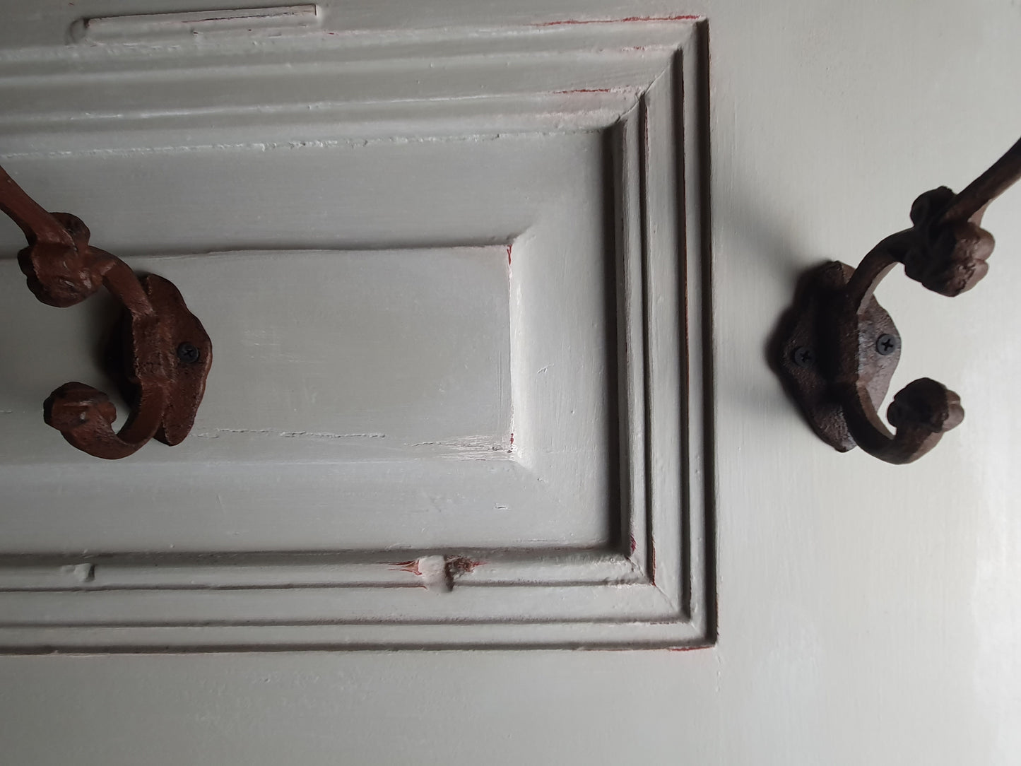Vintage Garderobe aus alter Tür
