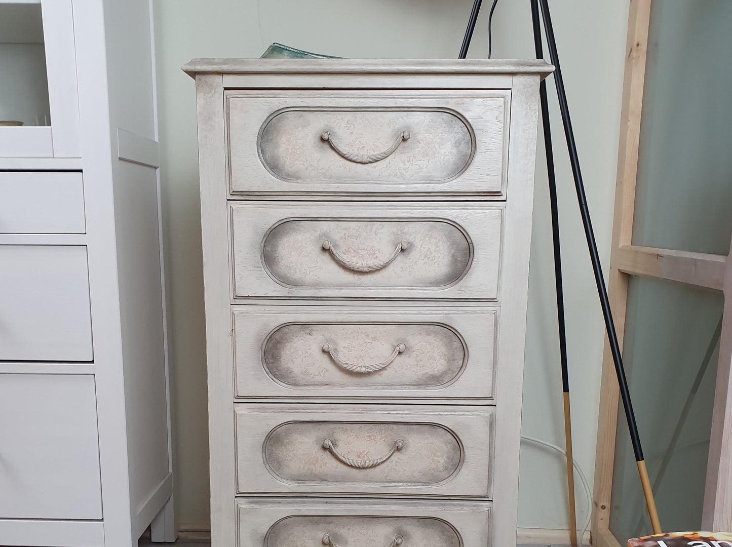 Schmale Vintagekommode mit Schubläden - Versand FREI