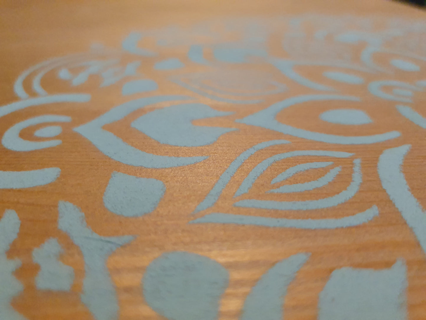 Kleiner Beistelltisch restyle shabby Mandala