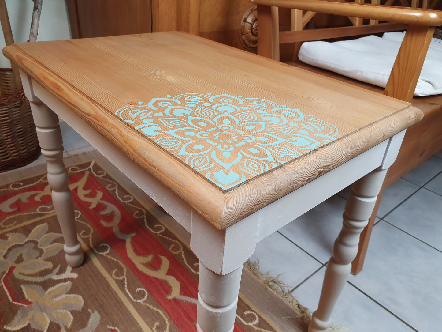 Kleiner Beistelltisch restyle shabby Mandala