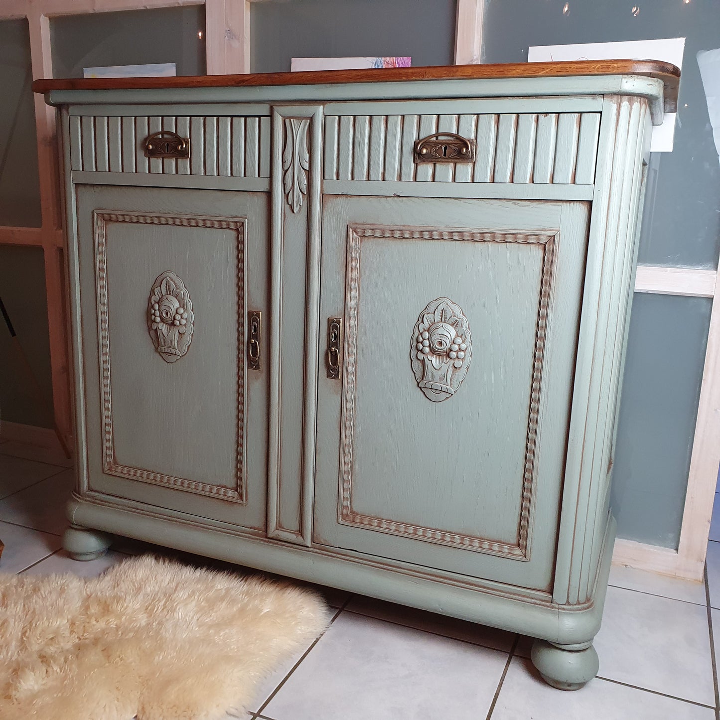 Stattliche Antike Anrichte mit Rosteffekt restyled
