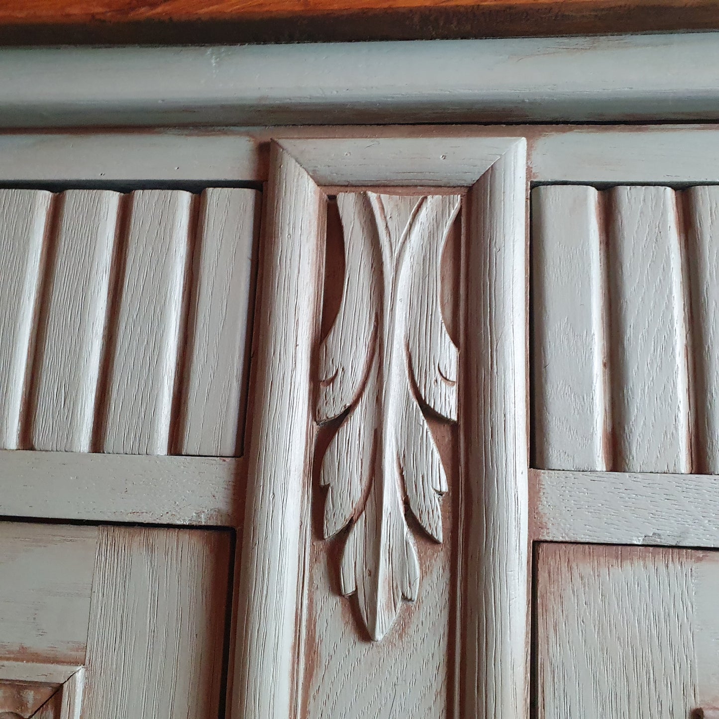 Stattliche Antike Anrichte mit Rosteffekt restyled