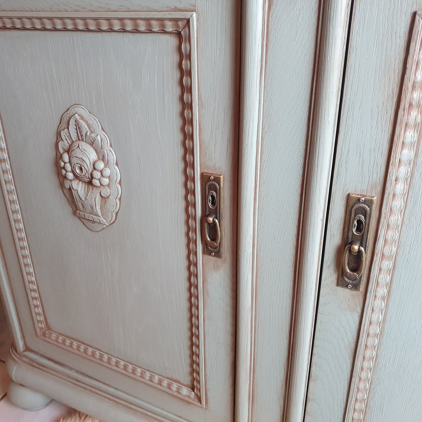 Stattliche Antike Anrichte mit Rosteffekt restyled