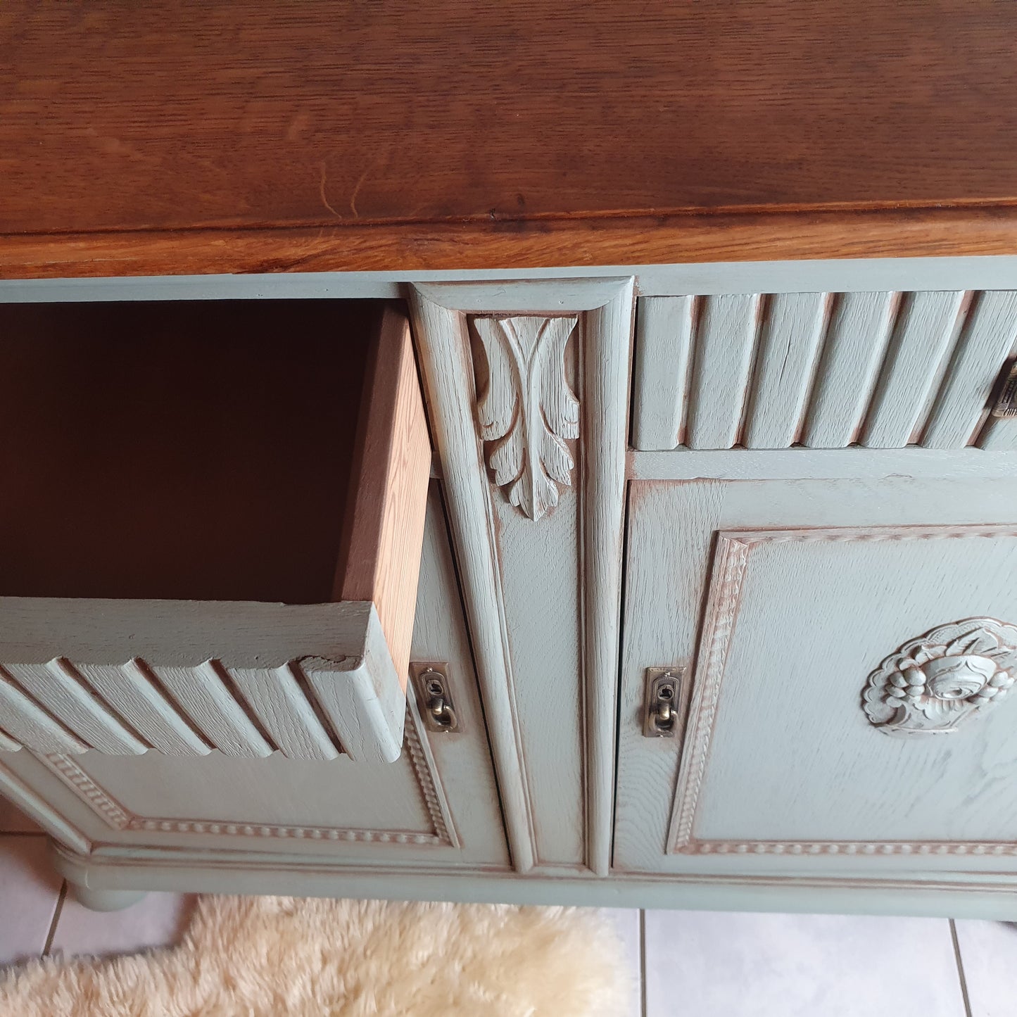 Stattliche Antike Anrichte mit Rosteffekt restyled