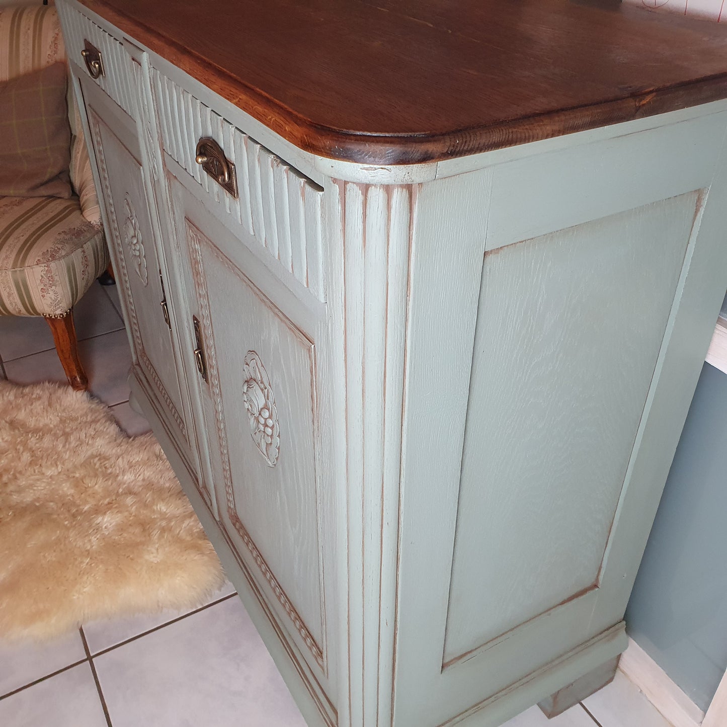 Stattliche Antike Anrichte mit Rosteffekt restyled
