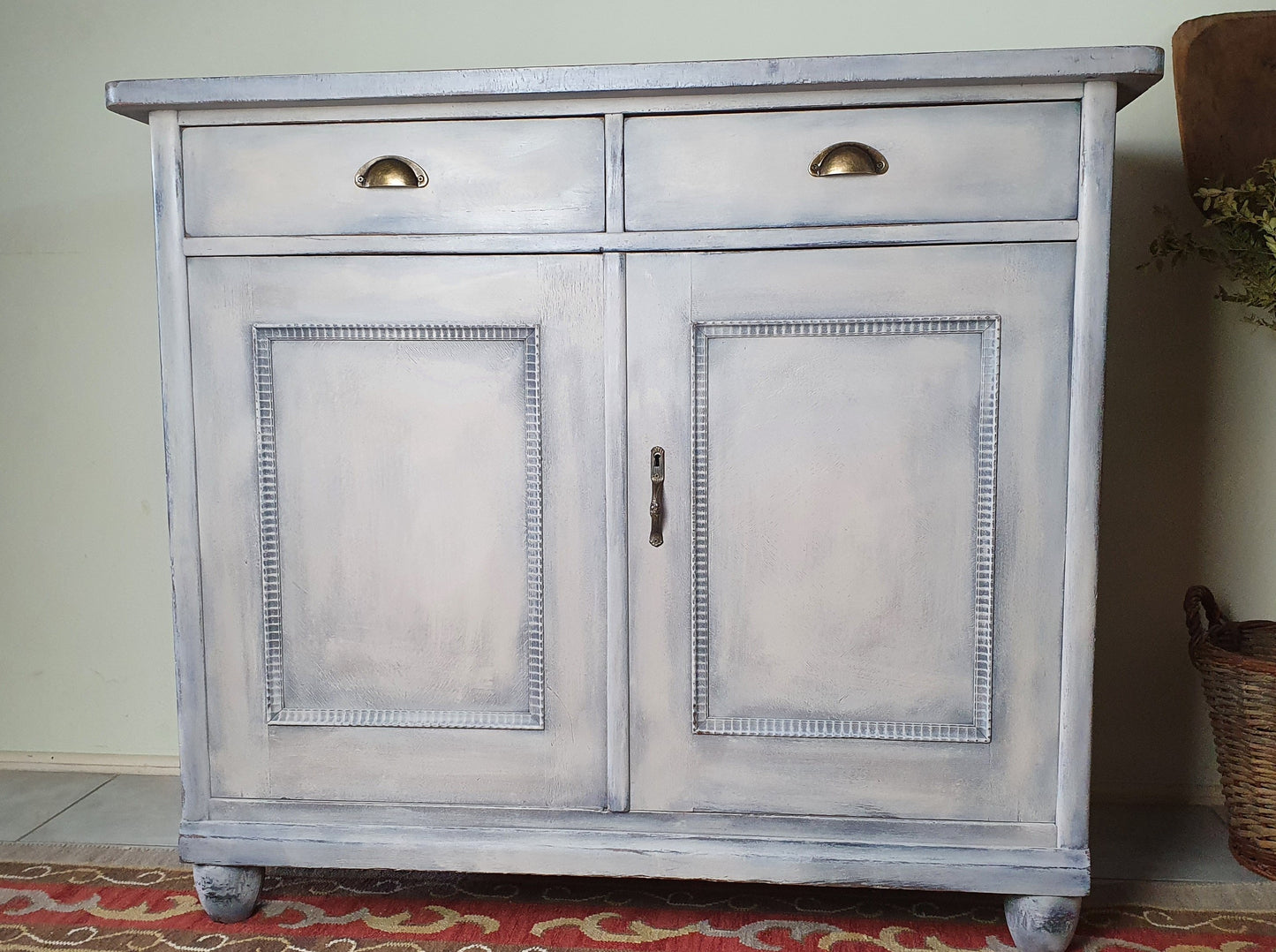 Massive neu gestaltete Anrichte in tollem Usedlook