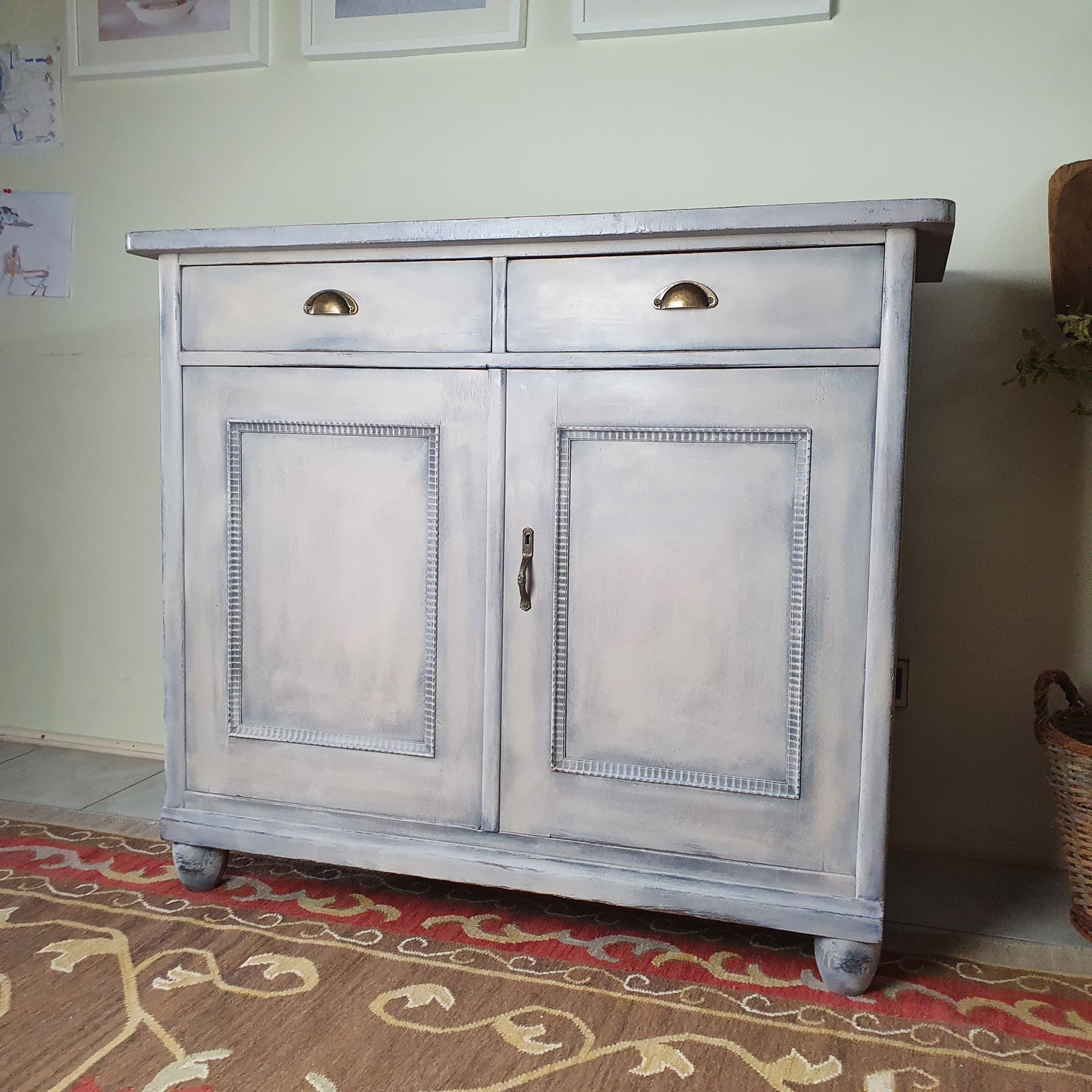 Massive neu gestaltete Anrichte in tollem Usedlook