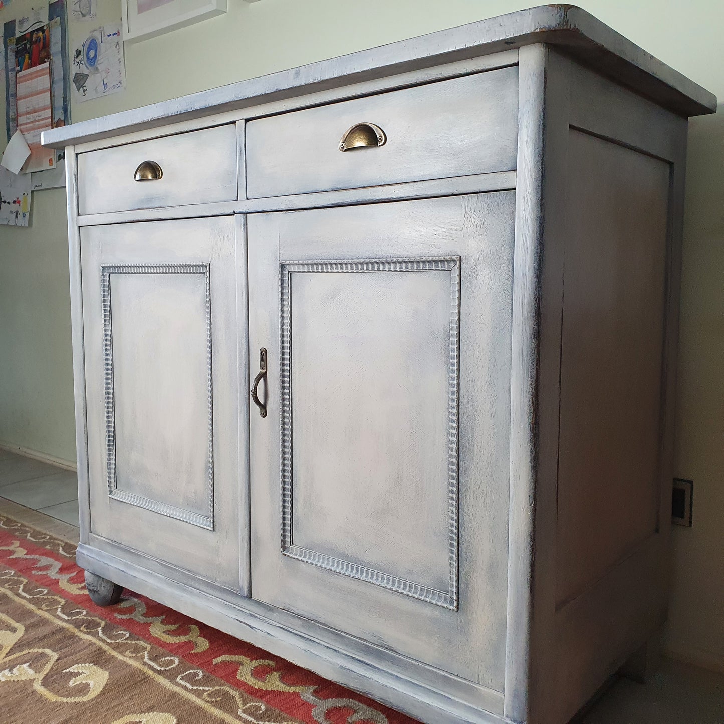 Massive neu gestaltete Anrichte in tollem Usedlook