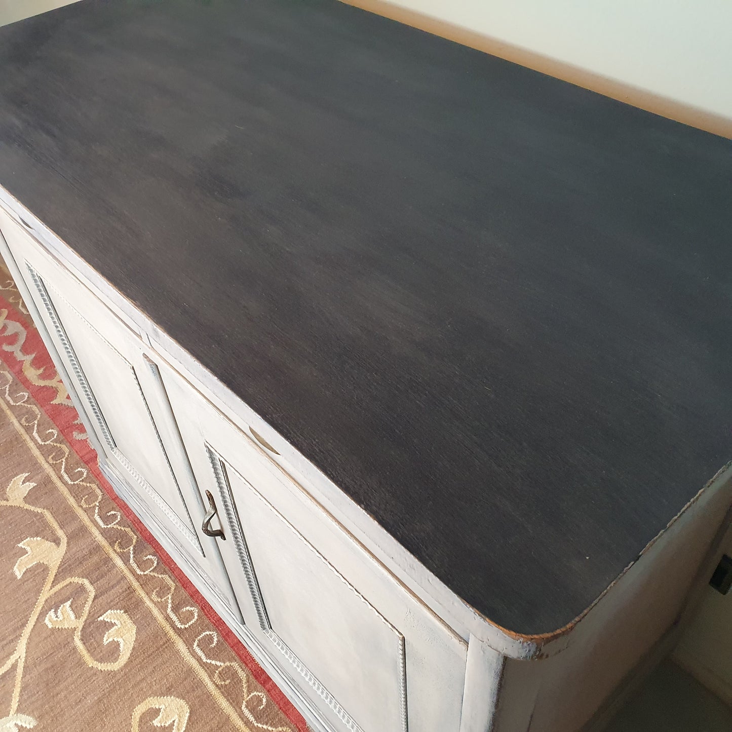 Massive neu gestaltete Anrichte in tollem Usedlook
