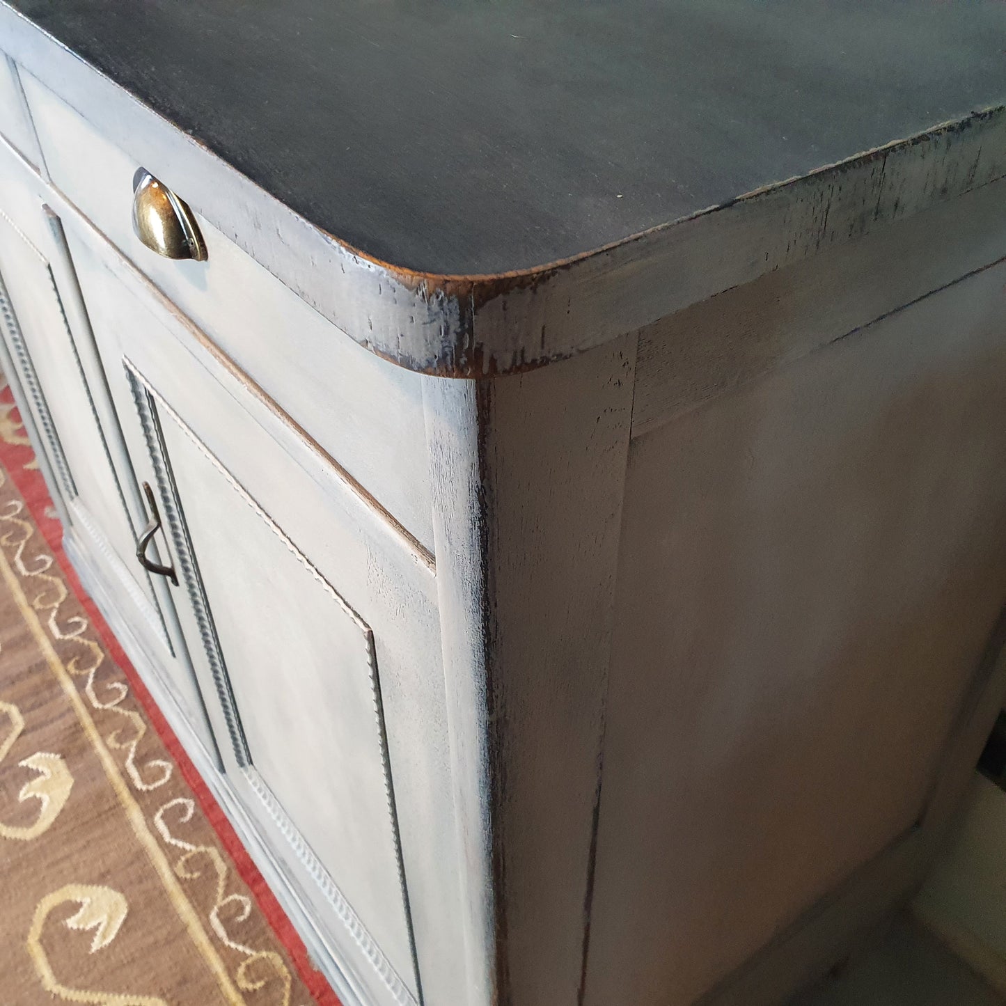 Massive neu gestaltete Anrichte in tollem Usedlook