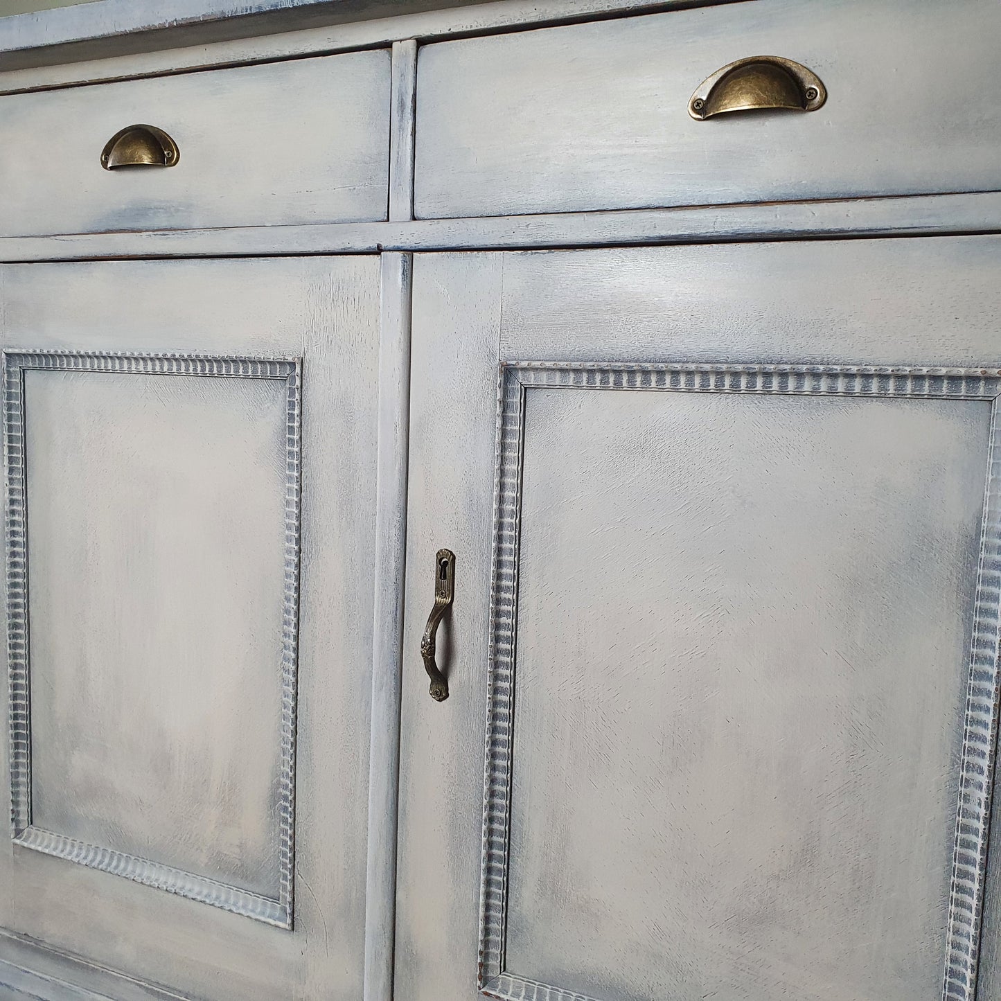 Massive neu gestaltete Anrichte in tollem Usedlook