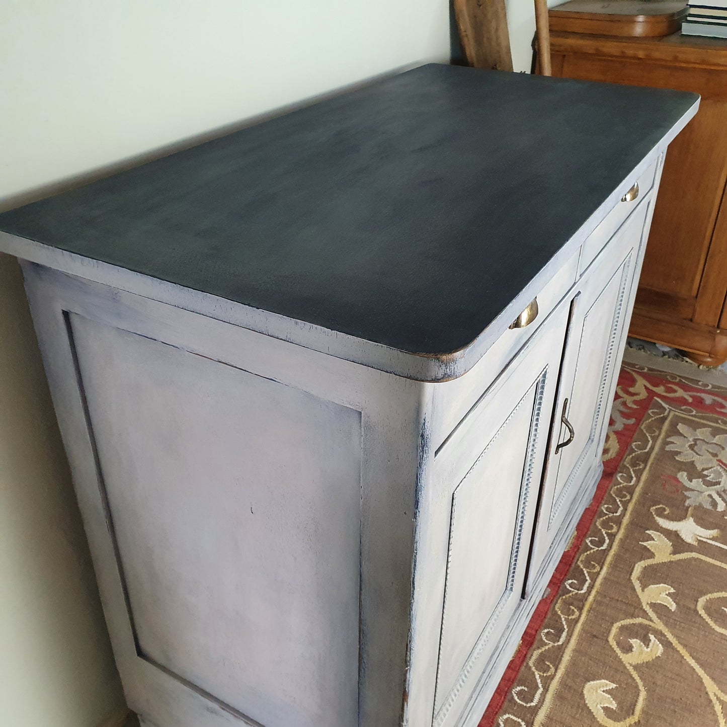 Massive neu gestaltete Anrichte in tollem Usedlook