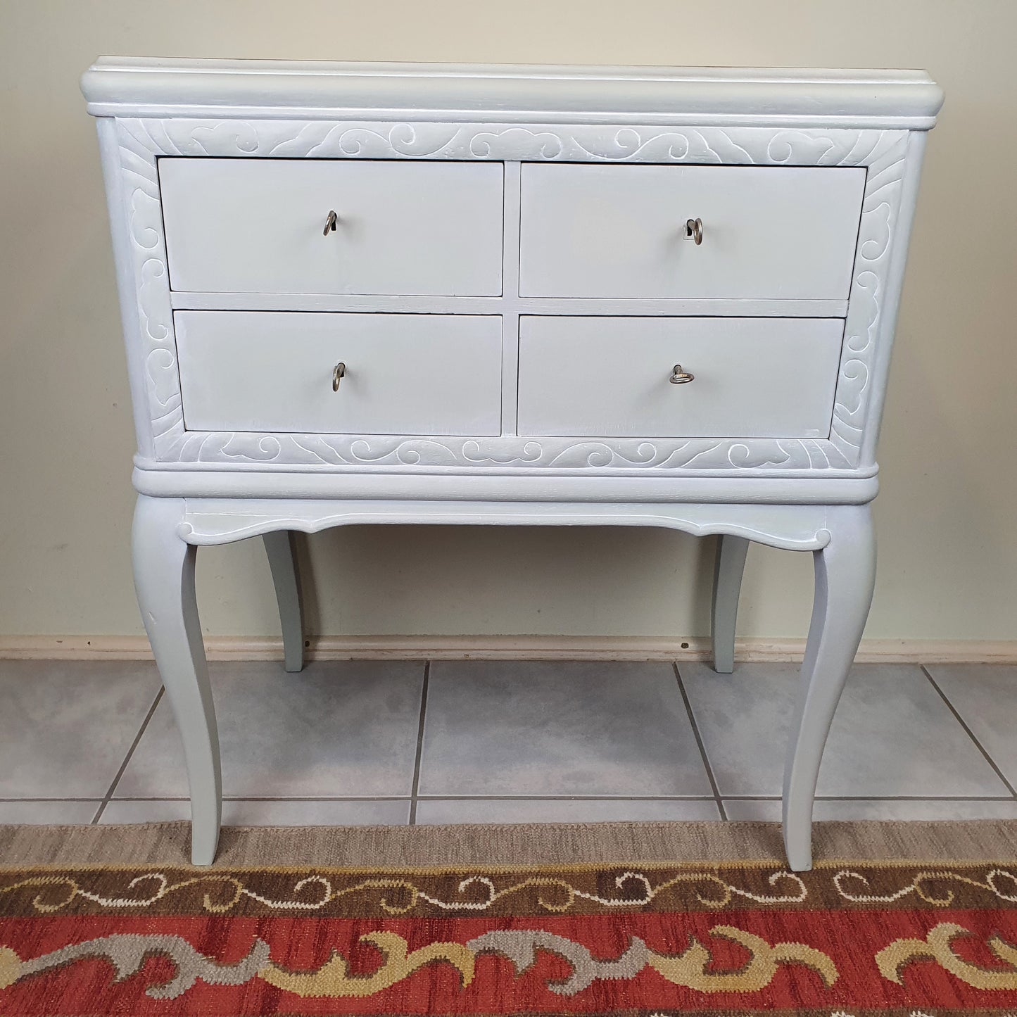 Zierlicher antiker Nähtisch/ Kommode im Shabbylook mit whitewash