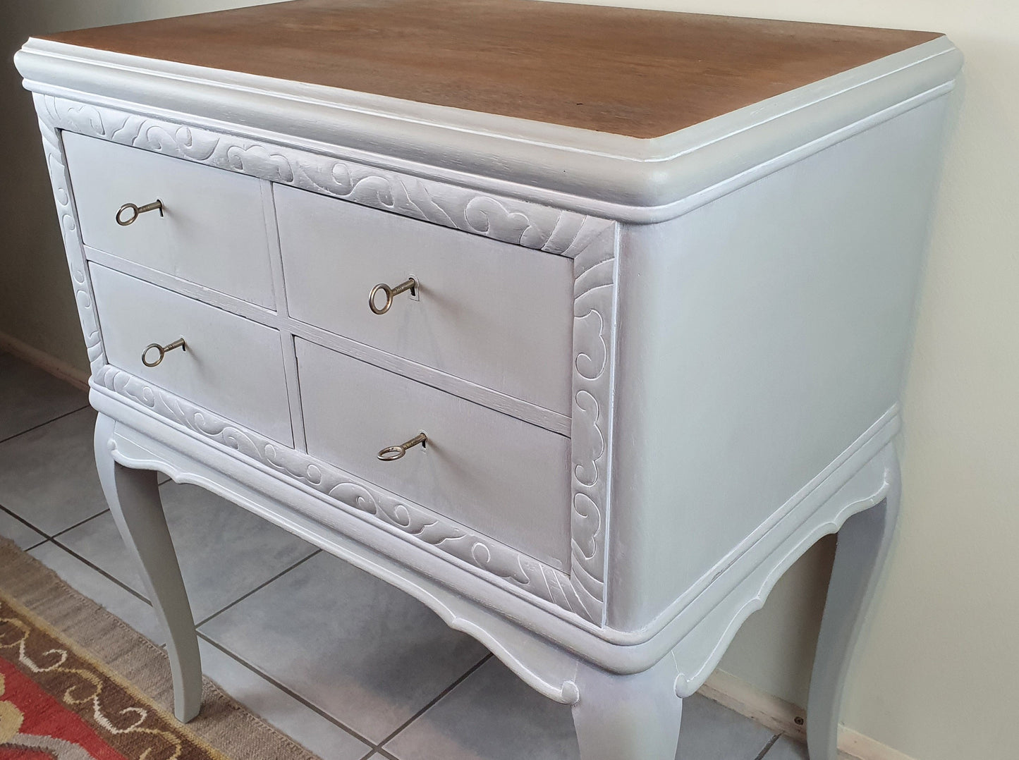 Zierlicher antiker Nähtisch/ Kommode im Shabbylook mit whitewash