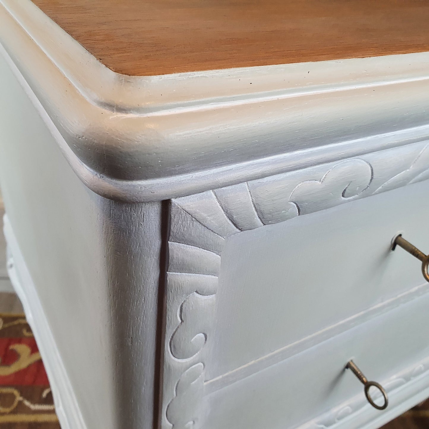 Zierlicher antiker Nähtisch/ Kommode im Shabbylook mit whitewash