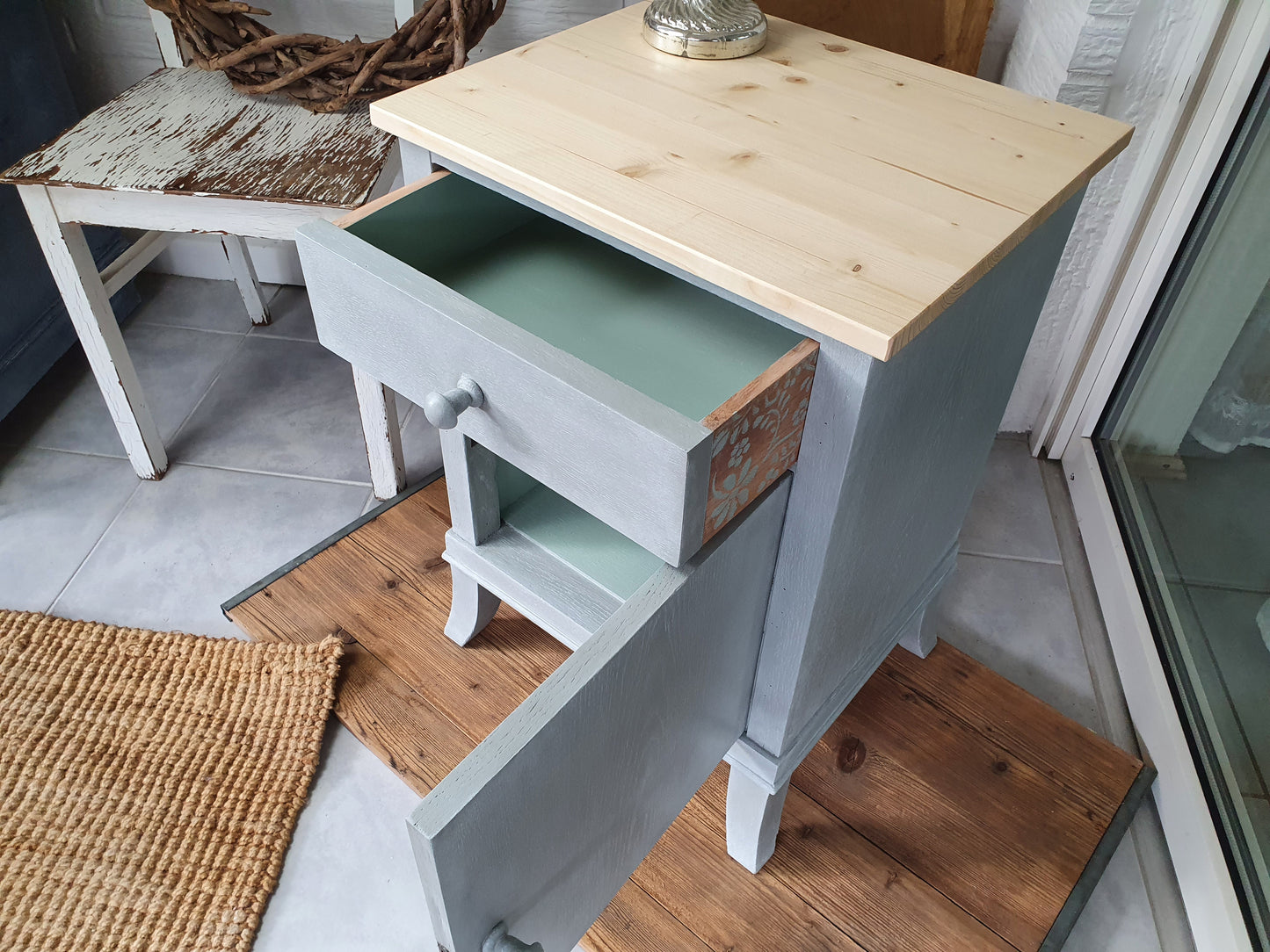 Graues Schränkchen • Nachtkonsole • Kommode • vintage, shabby