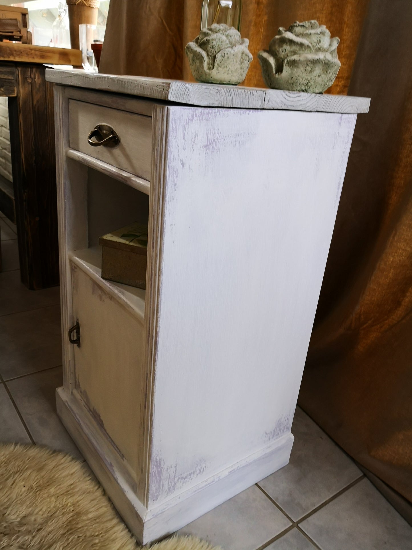 Nachtkonsole kleine Kommode shabby alt restyle massiv Prinzessin