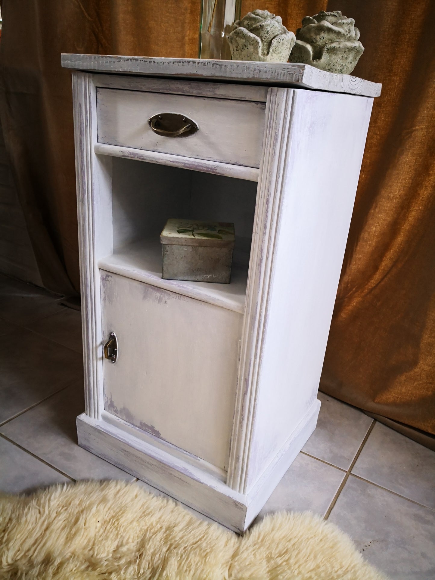Nachtkonsole kleine Kommode shabby alt restyle massiv Prinzessin
