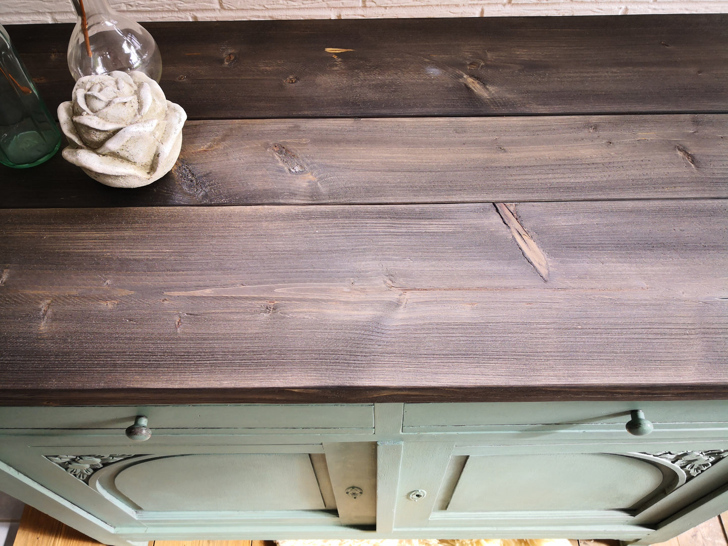 Vintage Anrichte restyle in seafoam green