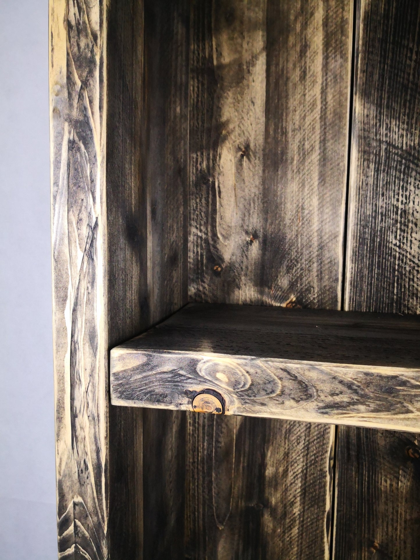 Regal Bauholz schwarz massiv shabby