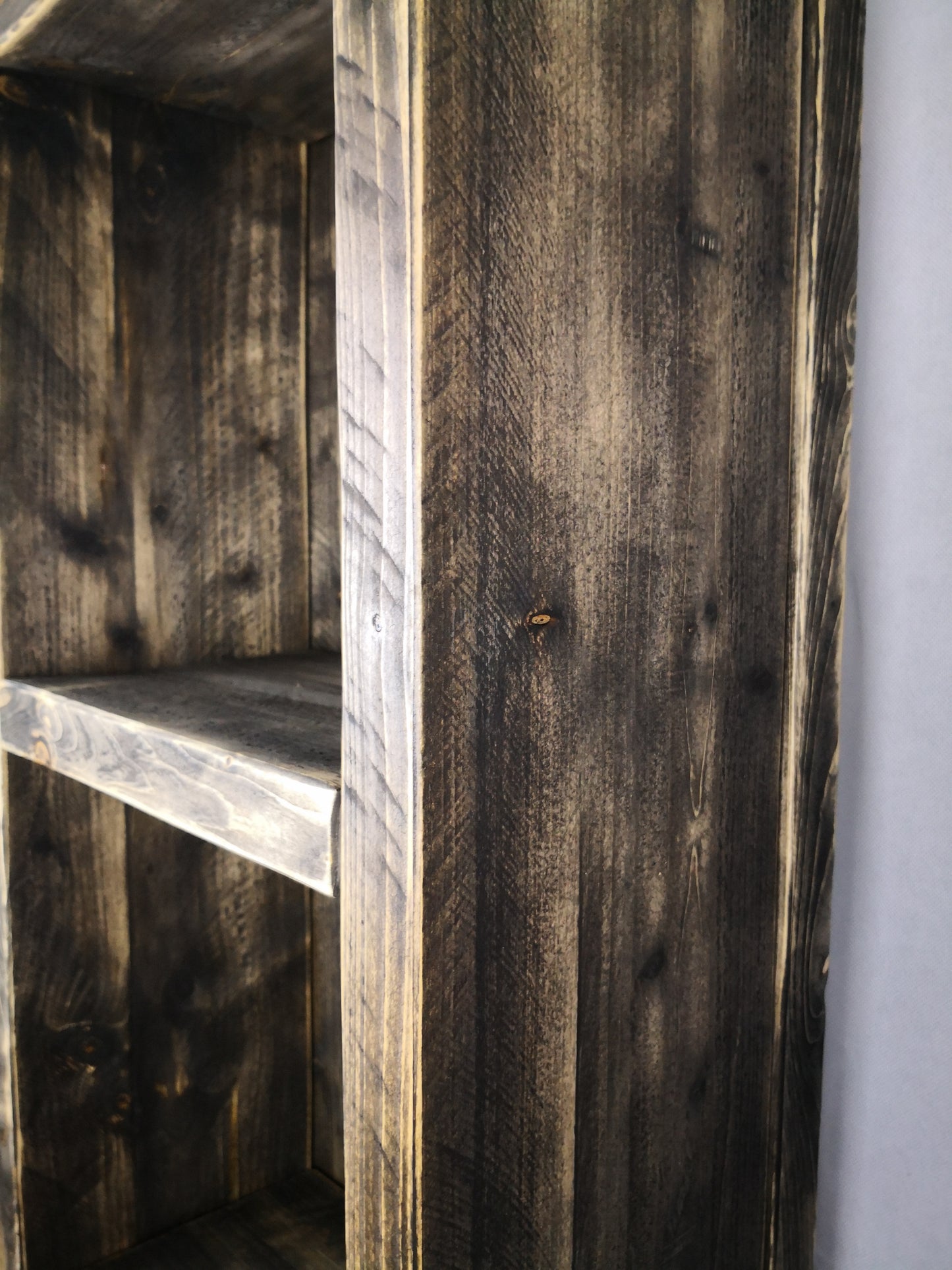 Regal Bauholz schwarz massiv shabby