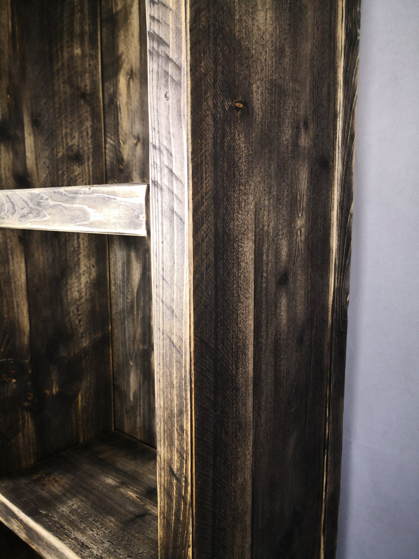 Regal Bauholz schwarz massiv shabby