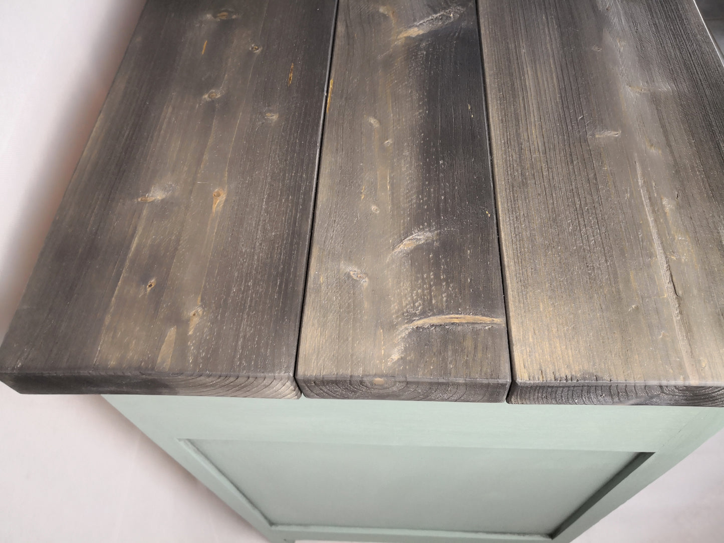 Vintage Anrichte restyle in seafoam green