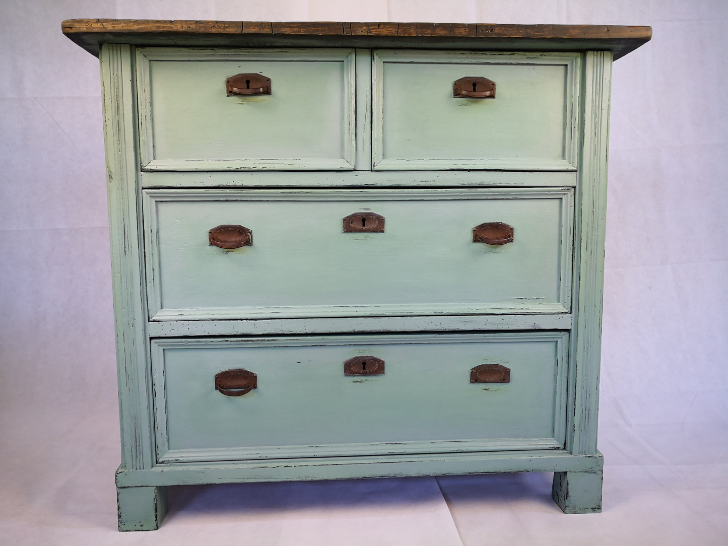 Antike Kommode mit Schubladen restyle in Curacao Green
