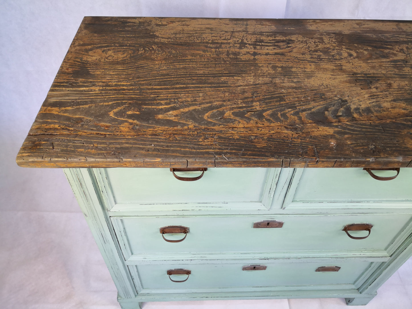 Antike Kommode mit Schubladen restyle in Curacao Green