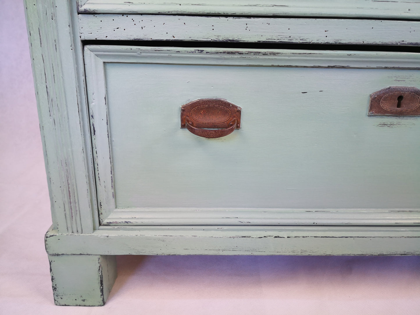 Antike Kommode mit Schubladen restyle in Curacao Green