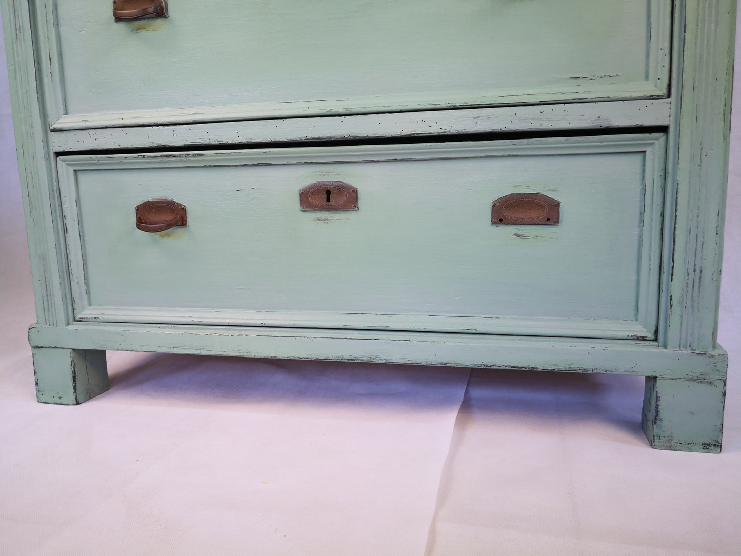 Antike Kommode mit Schubladen restyle in Curacao Green