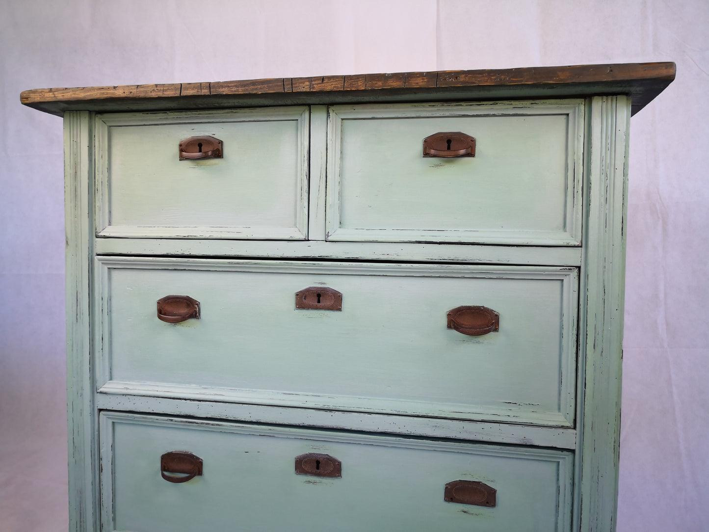Antike Kommode mit Schubladen restyle in Curacao Green