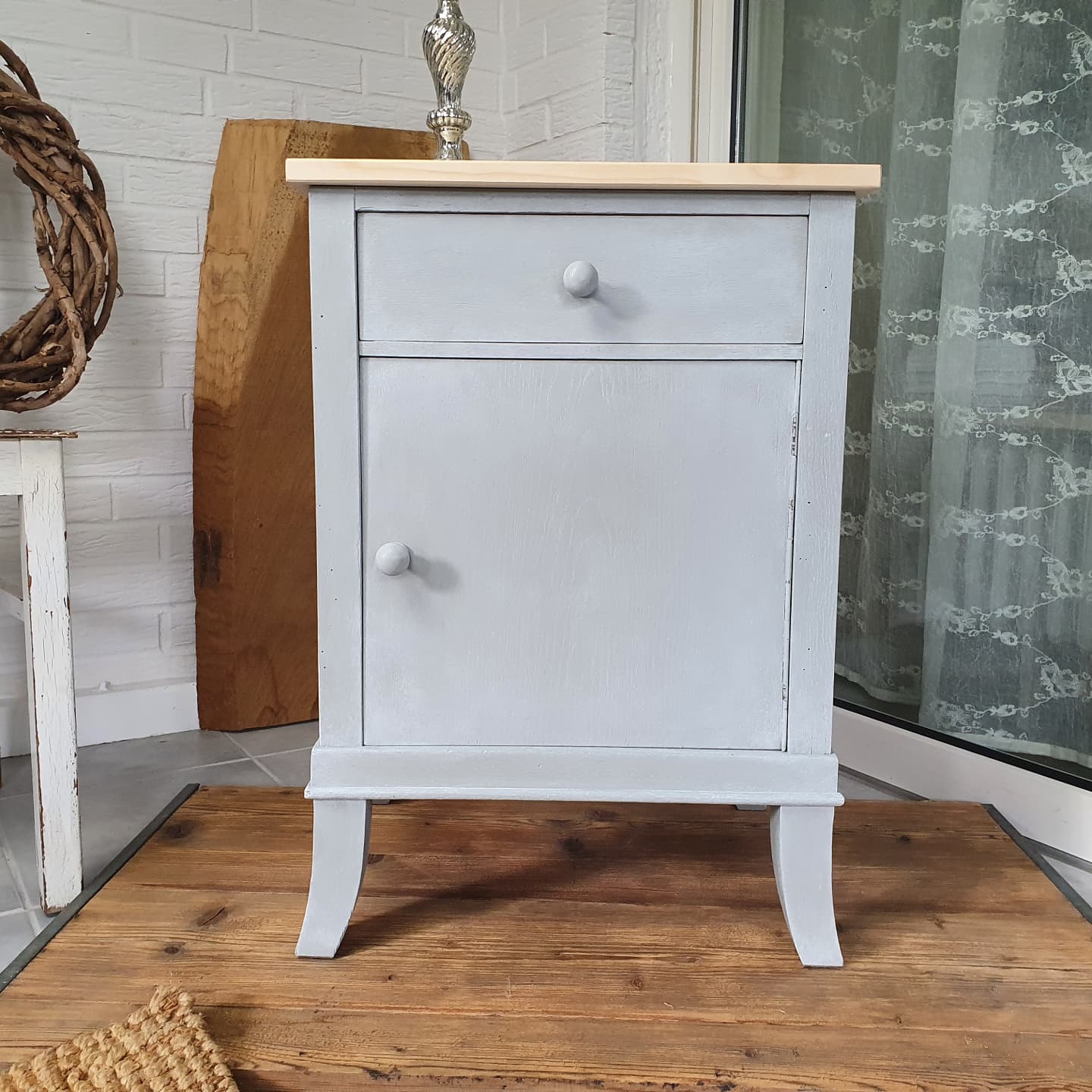 Graues Schränkchen • Nachtkonsole • Kommode • vintage, shabby – kleine upcyclerei