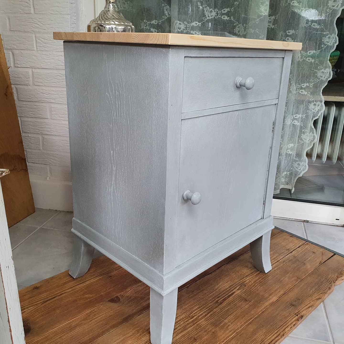 Graues Schränkchen • Nachtkonsole • Kommode • vintage, shabby