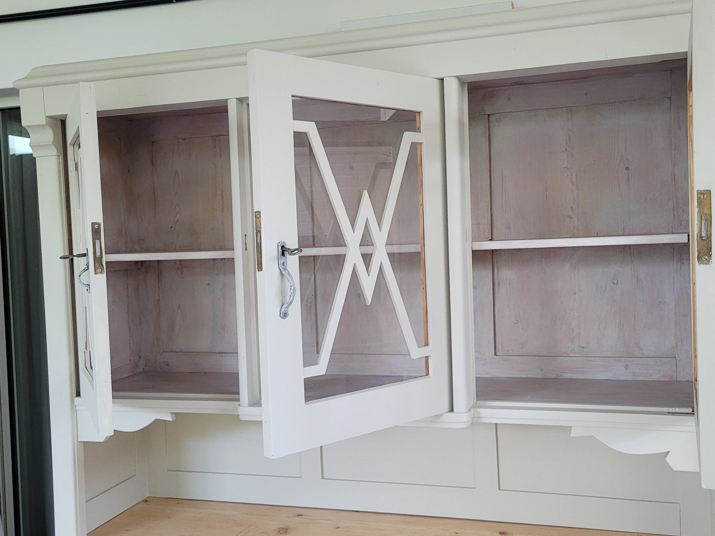 Jugendstil- Buffet "Lumière" frisch aufgearbeitet, restyle