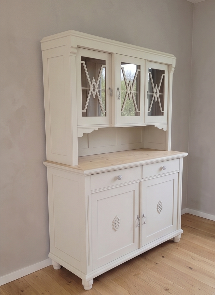 Jugendstil- Buffet "Lumière" frisch aufgearbeitet, restyle