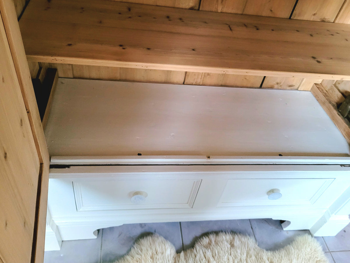 Antiker massiver Wäscheschrank "Aurelia"