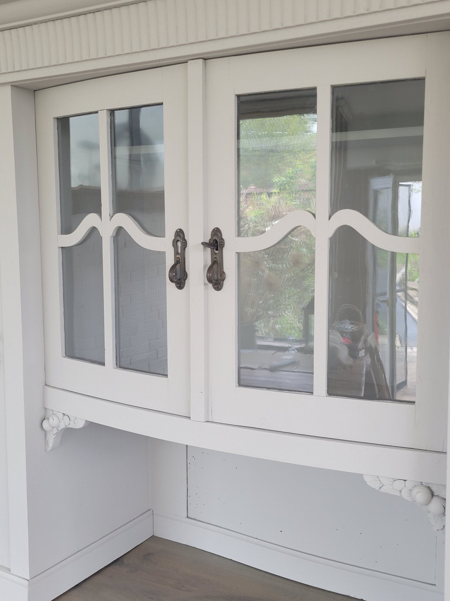 Exklusives antikes Landhaus- Buffet "Amiens" neu gestaltet