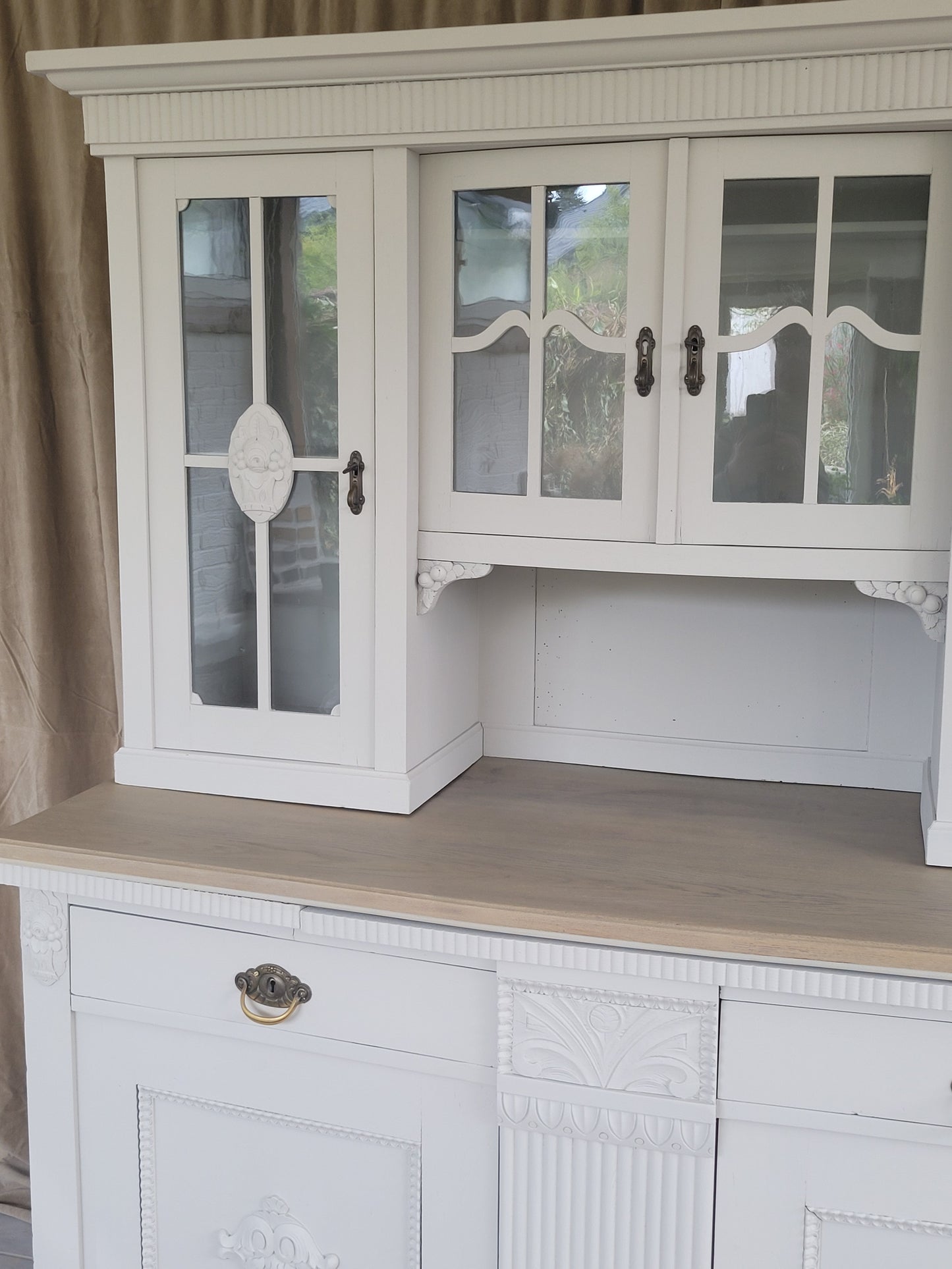 Exklusives antikes Landhaus- Buffet "Amiens" neu gestaltet