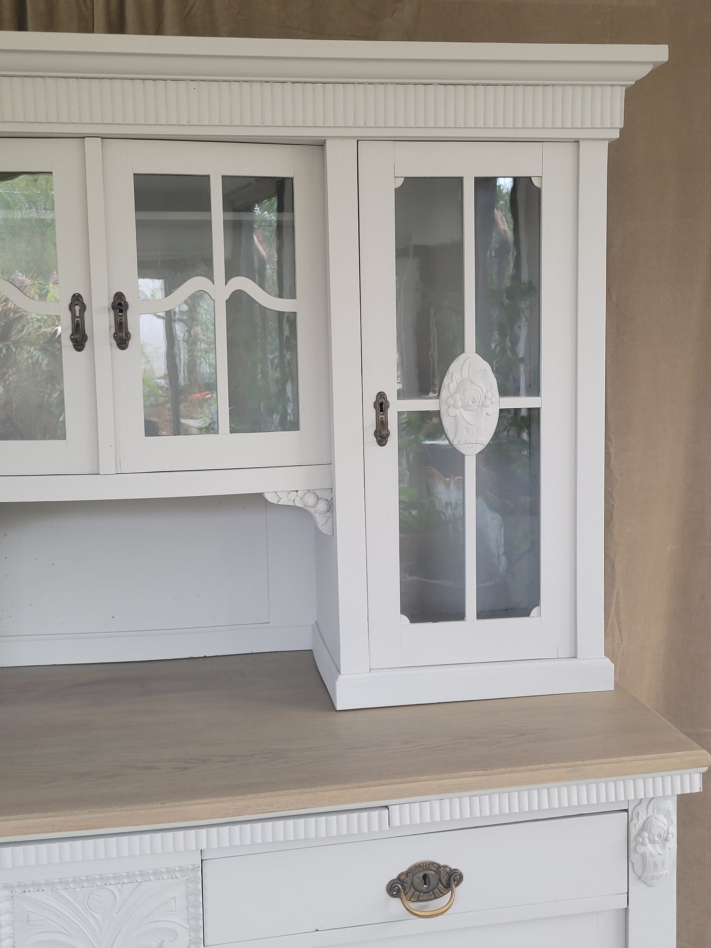 Exklusives antikes Landhaus- Buffet "Amiens" neu gestaltet