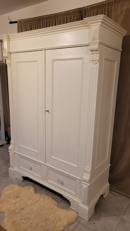 Antiker massiver Wäscheschrank "Aurelia"