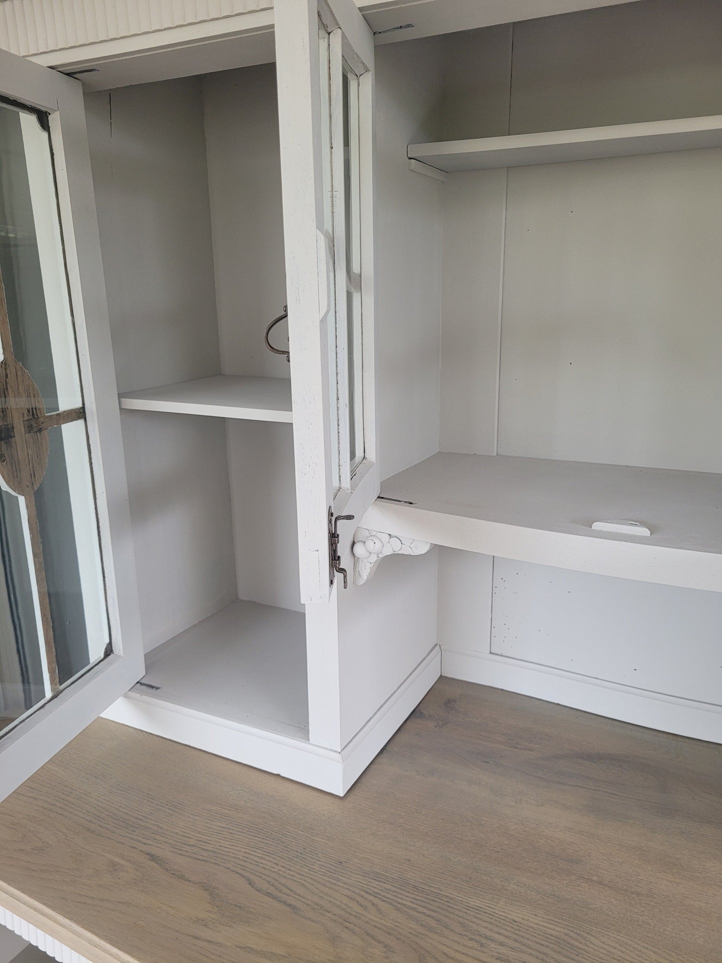 Exklusives antikes Landhaus- Buffet "Amiens" neu gestaltet